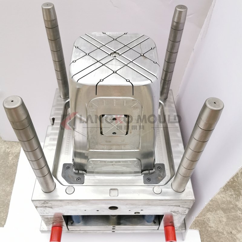 Les Caractéristiques De Canal Different Pour Moule D'injection De Tabouret